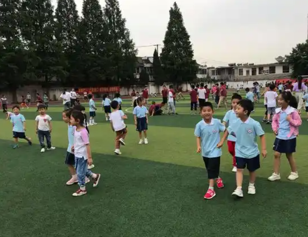 旨在让家长从孩子的视角体会教育进一步拉近家校距离 旨在让家长从孩子的视角体会教育进一步拉近家校距离